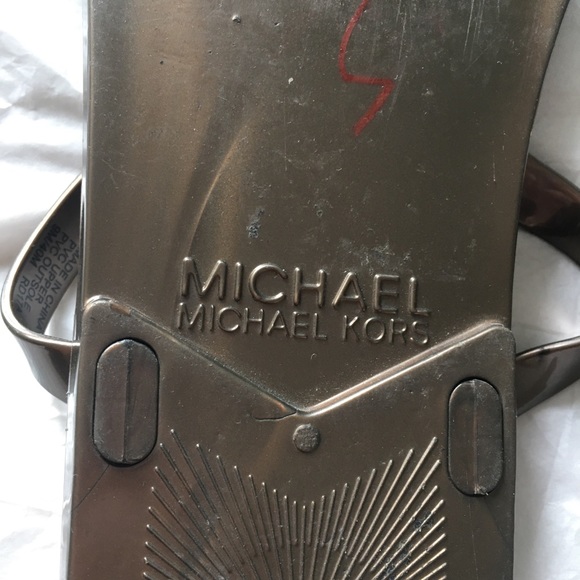 MICHAEL Michael Kors | MK Jelly Thong Sandals - Picture 9 of 9